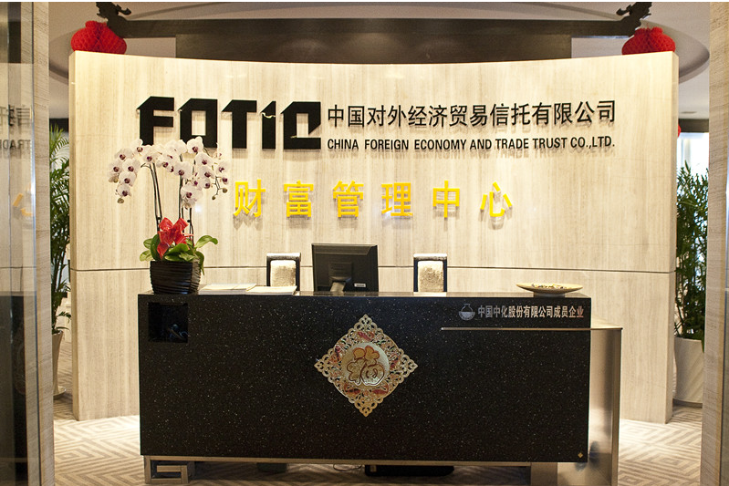 40岁继承70亿成寡妇,被丈夫遗言激励,成上海女首富后单身至今